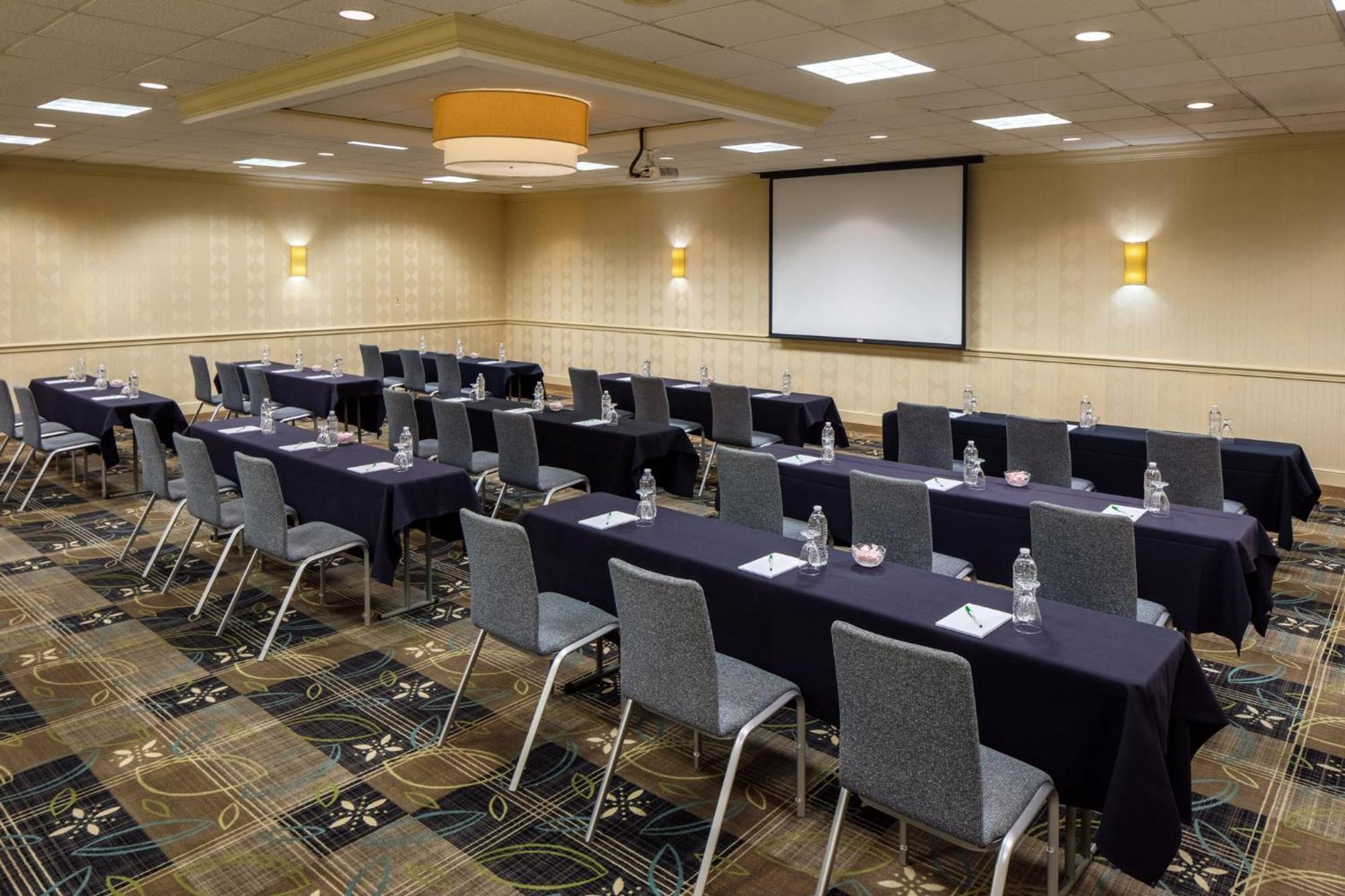 Holiday Inn Weirton-Steubenville Area Exteriér fotografie